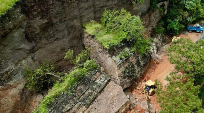 Continúa cerrada la carretera Ixtapan de la Sal – Coatepec Harinas por derrumbe
