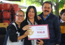 Inicia entrega de mobiliario escolar en Ecatepec; más de 40 mil estudiantes serán beneficiados