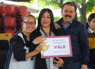 Inicia entrega de mobiliario escolar en Ecatepec; más de 40 mil estudiantes serán beneficiados