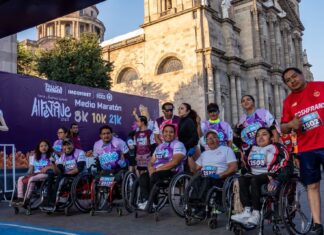 Más de 3 mil corredores llenan de vida el corazón de Toluca en el Medio Maratón Alfeñique 2025