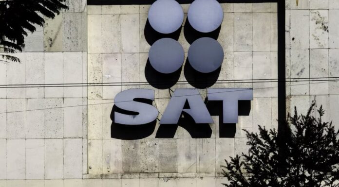 Empleados del SAT convocan protesta pacífica por retraso en aumento salarial 2025