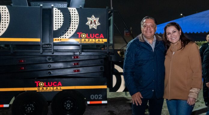Iluminan y renuevan el Mercado Juárez y San Sebastián para el arranque de la Feria del Alfeñique