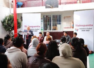 Raciel Pérez impulsa la educación en Tlayacampa con entrega de equipamiento tecnológico a la Telesecundaria 211