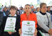 Entregan títulos de propiedad a 386 familias de Ecatepec tras hasta 40 años de espera