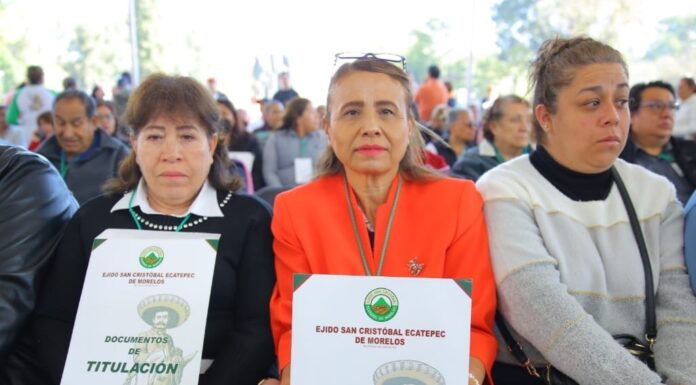 Entregan títulos de propiedad a 386 familias de Ecatepec tras hasta 40 años de espera
