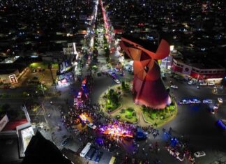 Miles de familias disfrutan la Caravana de Catrinas y Catrines en Nezahualcóyotl