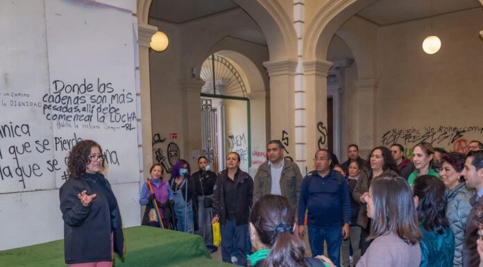 Realizan faena de limpieza en el edificio de Rectoría para fortalecer el entorno universitario