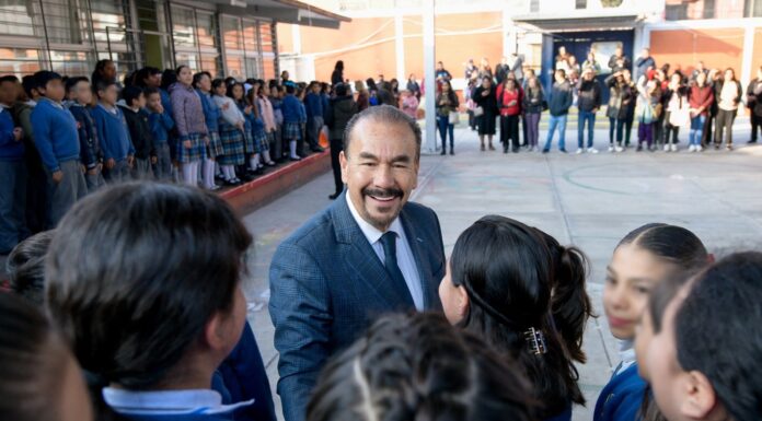 Pedro Rodríguez continúa la entrega de aulas digitales para fortalecer la educación en Atizapán de Zaragoza