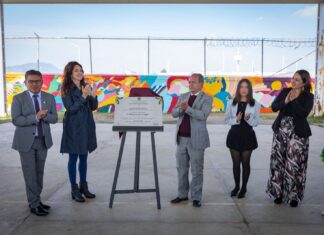 Comunidad de Prepa 5 de la UAEMéx inaugura el mural “Colmena de Fuego”
