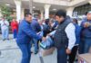 Gobierno de Texcoco entrega uniformes y arcones navideños a personal sindicalizado