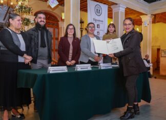 Impulsa UAEMéx el talento universitario con el Mercado Emprendedor Navideño 2025