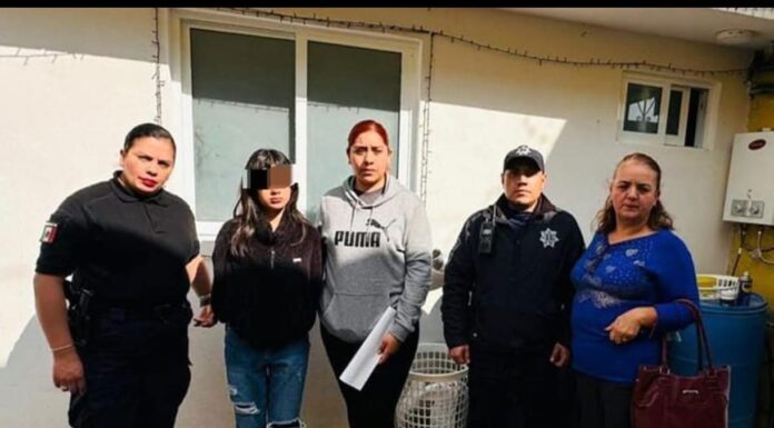Adolescente apoya a menor extraviada y autoridades logran reintegrarla con su familia en Tlalnepantla