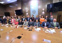 Legislativo y Ejecutivo acuerdan frenar aumento a edad de jubilación y cobro al transporte de carga