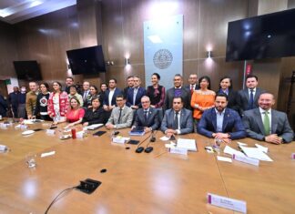Legislativo y Ejecutivo acuerdan frenar aumento a edad de jubilación y cobro al transporte de carga