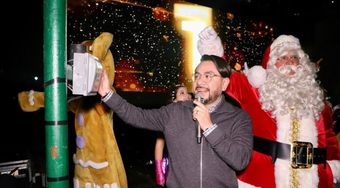 Cuautitlán Izcalli enciende la magia de la Navidad con Árbol y Villa Navideña