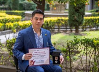 Docente de la UAEMéx recibe el Premio Mexiquense a la Excelencia Empresarial 2024