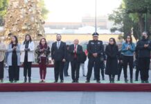 Encabeza Raciel Pérez Cruz ceremonia solemne de izamiento de bandera en Tlalnepantla
