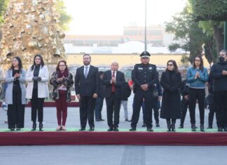 Encabeza Raciel Pérez Cruz ceremonia solemne de izamiento de bandera en Tlalnepantla