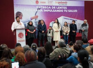 Alcalde Isaac Montoya encabeza quinta entrega de lentes del programa Impulsando tu Salud en Naucalpan