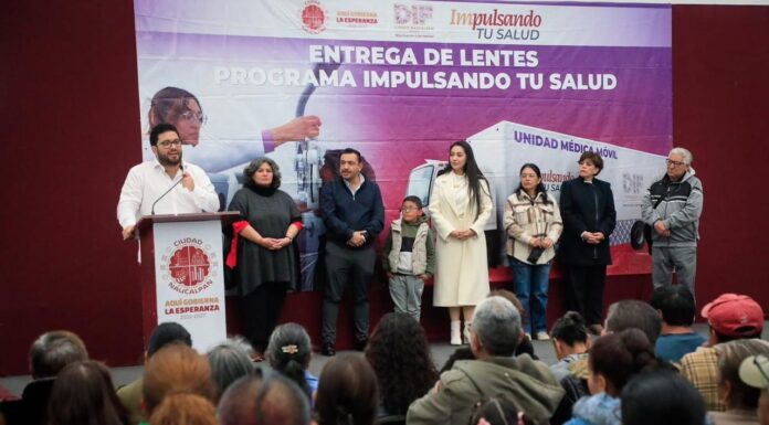 Alcalde Isaac Montoya encabeza quinta entrega de lentes del programa Impulsando tu Salud en Naucalpan