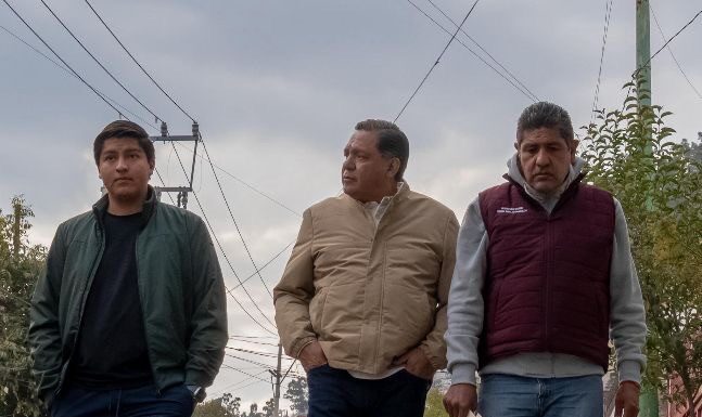 Mejora Ricardo Moreno movilidad y seguridad vial con pavimentación de calle Centenario en Calixtlahuaca