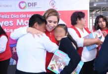 Ana Muñiz Neira lleva alegría a niñas y niños de San Mateo Atenco durante festejo de Día de Reyes