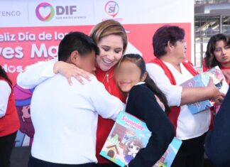 Ana Muñiz Neira lleva alegría a niñas y niños de San Mateo Atenco durante festejo de Día de Reyes