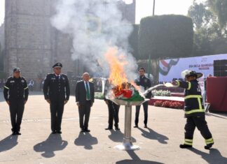 Raciel Pérez Cruz encabeza ceremonia del Día de la Bandera en Tlalnepantla