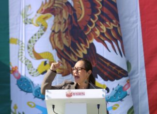 Azucena Cisneros respalda a Claudia Sheinbaum y llama a la unidad nacional en el Día de la Bandera