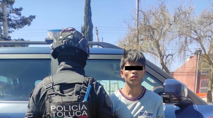 Policía de Toluca detiene a tres jóvenes armados en San Buenaventura