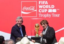 Recibe Delfina Gómez en el AIFA el Trofeo Original del Mundial 2026; arranca en EdoMéx su gira por el país