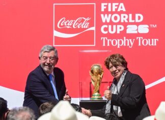 Recibe Delfina Gómez en el AIFA el Trofeo Original del Mundial 2026; arranca en EdoMéx su gira por el país