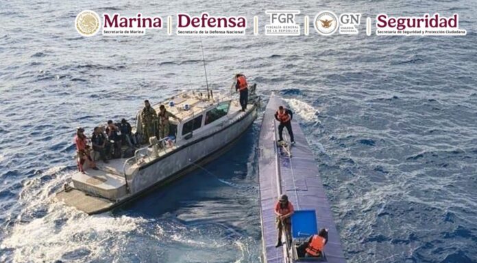 Aseguran semisumergible con presunta cocaína frente a costas de Colima; hay tres detenidos