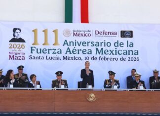 Delfina Gómez acompaña a Claudia Sheinbaum en el 111 aniversario de la Fuerza Aérea Mexicana en Santa Lucía