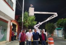 Supervisa Nazario Gutiérrez modernización de luminarias en la cabecera municipal de Texcoco