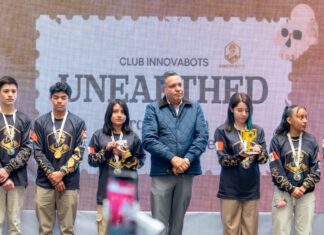 Ricardo Moreno reconoce a jóvenes de Toluca campeones en robótica