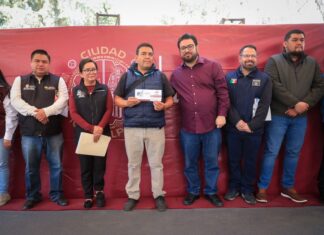 Entregan 300 tarjetas de la Beca Universal Rita Cetina y reactivan Hospital Veterinario en Naucalpan