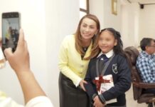 Saray Benítez impulsa la educación y reconoce a estudiantes destacados en Mexicaltzingo