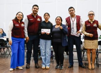 Encabeza Adolfo Cerqueda entrega de Becas Benito Juárez a jóvenes de Nezahualcóyotl