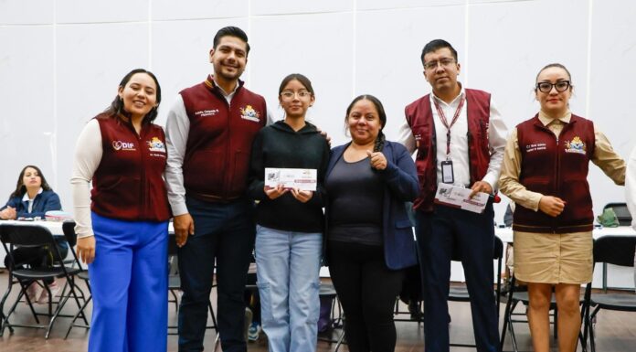 Encabeza Adolfo Cerqueda entrega de Becas Benito Juárez a jóvenes de Nezahualcóyotl