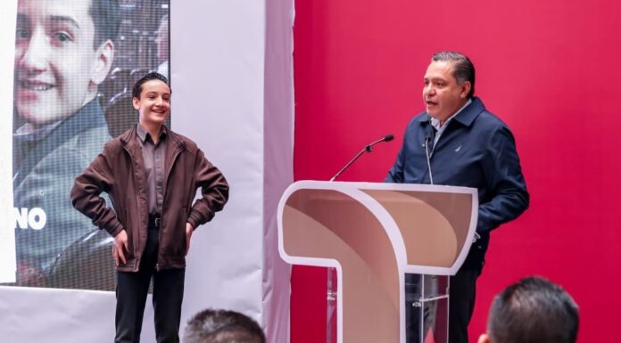 Reconoce Toluca a joven pianista destacado a nivel internacional