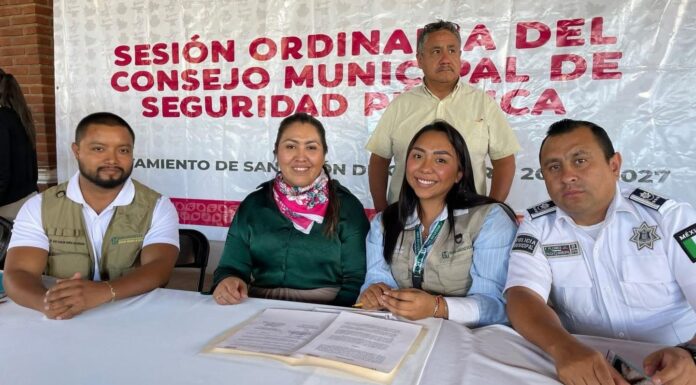 Yessika Santana, alcaldesa de San Simón de Guerrero, firma convenio con IMSS Bienestar para fortalecer servicios de salud