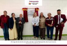 Raciel Pérez Cruz entrega arcotecho en Escuela Normal de Tlalnepantla