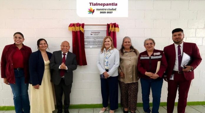 Raciel Pérez Cruz entrega arcotecho en Escuela Normal de Tlalnepantla