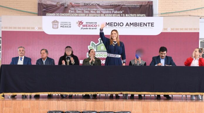 Ana Muñiz reconoce a estudiantes de San Mateo Atenco por liderazgo en reciclaje electrónico