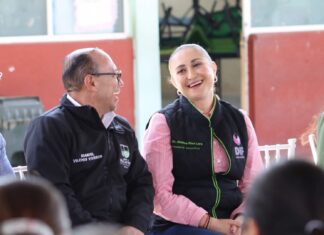 Manuel Vilchis Viveros supervisa entrega de aula equipada en Zinacantepec