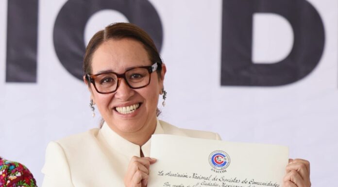 Azucena Cisneros Coss encabeza conmemoración por los 206 años de Ecatepec