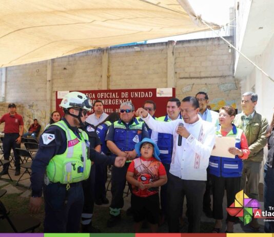 Entrega de unidad móvil fortalece atención de emergencias en Atlacomulco