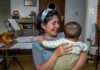 La maternidad impulsa los sueños: estudiante de la UAEMéx construye su carrera artística entre aulas y crianza