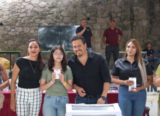 Carlos Rogel y Mónica Mariana Valdez Núñez impulsan acciones en favor de la juventud y la educación en Zacualpan